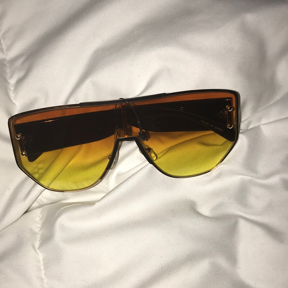 ♥️Oversized Metal Rim Sunglasses - Picture 1 of 2